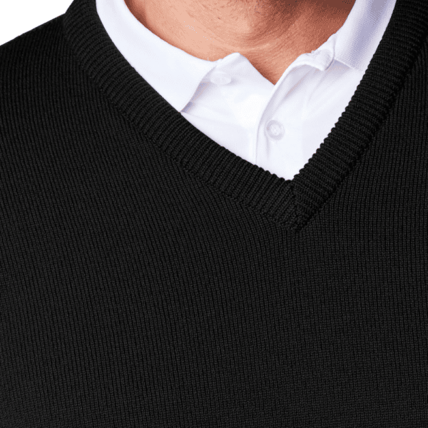 Glenbrae vneck black close up