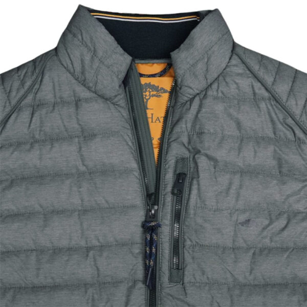 FYNCH HATTON Lightweight Downtouch Grey Gilet closeup