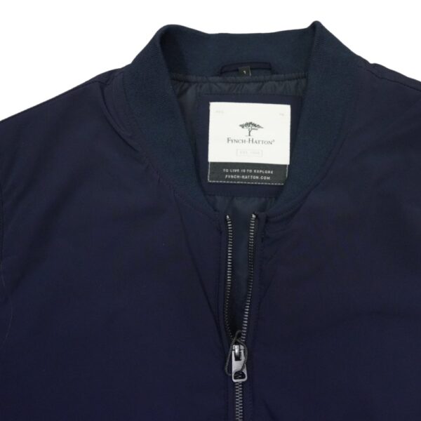 FYNCH HATTON NAVY GILET closeup